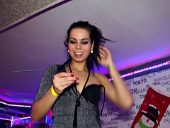 Красотки, Большие сиськи, Минет, Семяизвержение, Группа, Лесбиянка, На публике, Втроем