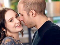 Leie, Blasen, Braunhaarige, Natürlichen titten, Rasiert, Kurzes haar, Tätowierung, Titten