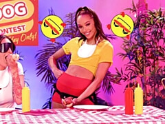 Fingern, Lesbisch, Masturbation, Rasiert, Strapon, Entkleiden, Jungendliche (18+), Titten