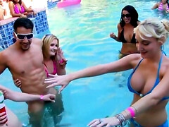 Grosser arsch, Grosser schwanz, Bikini, Blasen, Cfnm, Gruppe, Hd, Orgie