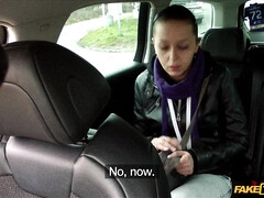 Sucer une bite, Brunette brune, Voiture, Européenne, Hard, Argent, Réalité, Pute