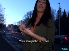 Grosse titten, Blasen, Paar, Handjob, Masturbation, Im freien, Pov, Öffentlich