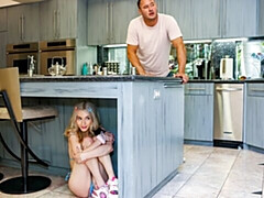 18 ans, Grosse bite, Blonde, Sucer une bite, En levrette, Seins naturels, Adolescente, Nénés