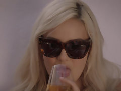 Tetas grandes, Universidad, Estilo perrito, Corridas faciales, Novia, Interracial, Dinero, Montar