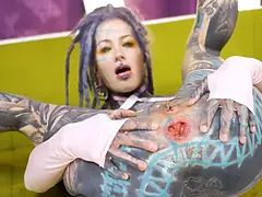 18 jahre, Leie, Blasen, Orgasmus, Zierlich, Reiten, Tätowierung, Titten