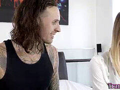 Blasen, Spermaladung, Erotisch, Aufs gesicht abspritzen, Handjob, Transfrau, Tätowierung