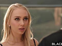 Noire, Blonde, Sucer une bite, Éjaculation interne, Noir ébène, Branlette thaïlandaise, Interracial, Nénés