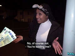 Kont, Grote mammen, Zwart, Pijpbeurt, Sperma in gezicht, Interraciaal, Openbaar, Tieten likken