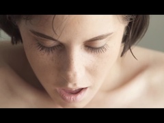 アナル, 指いじり, レズビアン, 乳首, サテン, 剃毛, シャワー, 濡れ