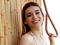 Amateur, Bikini, Doigter, Masturbation, Maigrichonne, Dénudage, Adolescente, Nénés