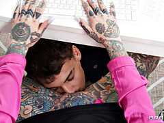 Kont, Sperma in gezicht, Brillen, Zoenen, Kantoor, Kut duiken, Tatoeage, Tietenklus