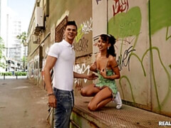 Grote lul, Pijpbeurt, Bruinharig, Hondjeshouding, Latijnse vrouw, Mager, Tiener, Tieten likken