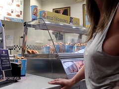 Leie, Grosser arsch, Grosse titten, Flashen, Milf, Öffentlich, Dürr, Titten