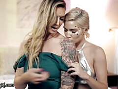 Gros cul, Doigter, Embrassement, Léchez, Lingerie, Rasée, Dénudage, Nénés