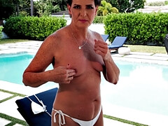 ビキニ, 茶髪の, お婆さん, 毛深い, 淫乱熟女, アウトドア, 一人, 妻