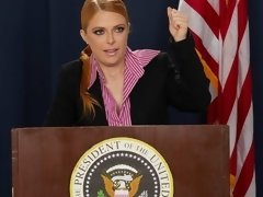 Cul, Gros cul, Gros seins, Sucer une bite, En levrette, Lingerie, Jarretelles, Dénudage