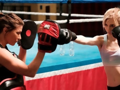 Stellung 69, Blondine, Küssen, Lesbisch, Lecken, Masturbation, Strapon, Entkleiden