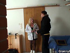 Schönheit, Blondine, Geile alte tussi, Reif, Mutti, Natürlichen titten, Realität, Stiefmutter