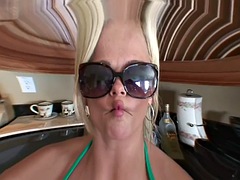 Enthousiasteling, Lieveling, Grote mammen, Blond, Pornster, Tieten likken