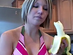 Tussi, Blondine, Lecken, Lingerie, Masturbation, Höschen, Ablutschen, Titten