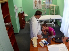 Blasen, Braunhaarige, Arzt, Hundestellung, Aufs gesicht abspritzen, Hd, Natürlichen titten