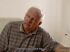 Sucer une bite, Papa, Hd, Talons, Masturbation, Chatte, Rasée, Adolescente