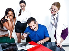 Gros cul, Grosse bite, Gros seins, Sucer une bite, En levrette, Le plan cul à quatre, Maigrichonne, Adolescente