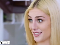 Arschlecken, Aus dem arsch in den mund, Blondine, Zierlich, Pornostars, Hintern versohlen, Jungendliche (18+), Titten