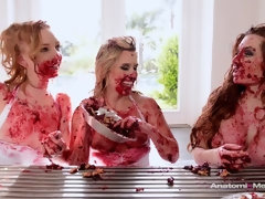 Nahrung, Küssen, Lesbisch, Masturbation, Orgie, Muschi, Entkleiden, Jungendliche (18+)