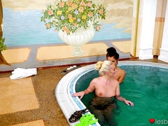 Stellung 69, Arsch, Arschlecken, Bikini, Natürlichen titten, Piercing, Pool, Nass