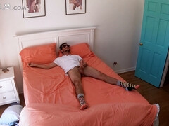 Grosser schwanz, Blondine, Aufs gesicht abspritzen, Hd, Zierlich, Schreiend, Eng, Spanner