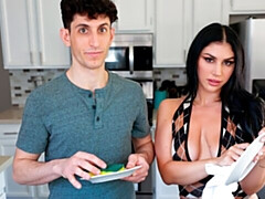 Gros cul, Grosse bite, Gros seins, Sucer une bite, Brunette brune, En levrette