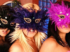 18 años, Tetas grandes, Penetracion con dedos, Masturbación, Afeitado, Flaco, Estriptis, Adolescente