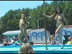 Mooie dikke vrouwen, Bruinharig, Openbaar