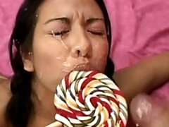 18 ans, Brunette brune, En levrette, Faciale, Hard, Fille latino, Petite femme, Adolescente