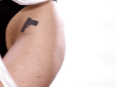 Grosser arsch, Grosse titten, Gesichtssitzen, Fingern, Hd, Interrassisch, Stiefmutter, Jungendliche (18+)