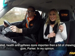 Blonde, Voiture, En levrette, Seins naturels, Réalité, Gicler, Tatouage, Mouillée