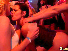 Cuarto de baño, Penetracion con dedos, Grupo, Masturbación, Orgía, Fiesta, Público, Trio