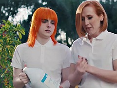 Anaal, Grote mammen, Pijpbeurt, Doordringend, Roodharige vrouw, Shemale, Trio, Tieten likken