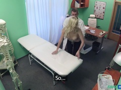 Arzt, Hundestellung, Handjob, Lecken, Krankenschwester, Büro, Muschi, Uniform