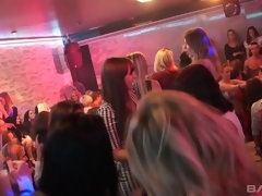 Blondine, Braunhaarige, Europäisch, Gruppe, Interrassisch, Lingerie, Piercing, Tätowierung