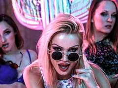 Enthousiasteling, Anaal, Grote kont, Grote lul, Grote mammen, Pijpbeurt, Hondjeshouding, Moeder die ik wil neuken