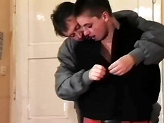 Amateur, Gros seins, Doigter, Branlette thaïlandaise, Massage, Mère que j'aimerais baiser, Cheveux courts, Nénés