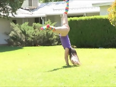 Dansen, Jurk, Extreem, Sportzaal, Hakken, Masturbatie, Orgasme, Openbaar