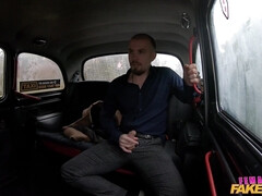 素人, デカパイ, 車, なめる, アウトドア, オマンコ, ロシア人, タトゥー