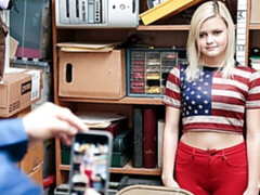 Blond, Hondjeshouding, Handbeurt, Strippen, Tatoeage, Tiener, Tieten likken, Uniformpje