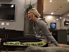 Leie, Tussi, Blondine, Blasen, Süss, Handjob, Ablutschen, Titten