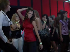 Blasen, Bekleidet, Hardcore, Lesbisch, Orgie, Party, Satin, Nass