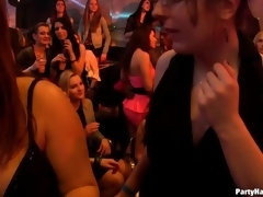 着衣女と全裸男, ダンス, チン, 眼鏡, グループ, 手コキする, オージー, ストッキング