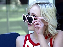 デカ尻, デカチン, デカパイ, ブロンド, フェラチオ, 小柄, ショートヘア, ガリガリ